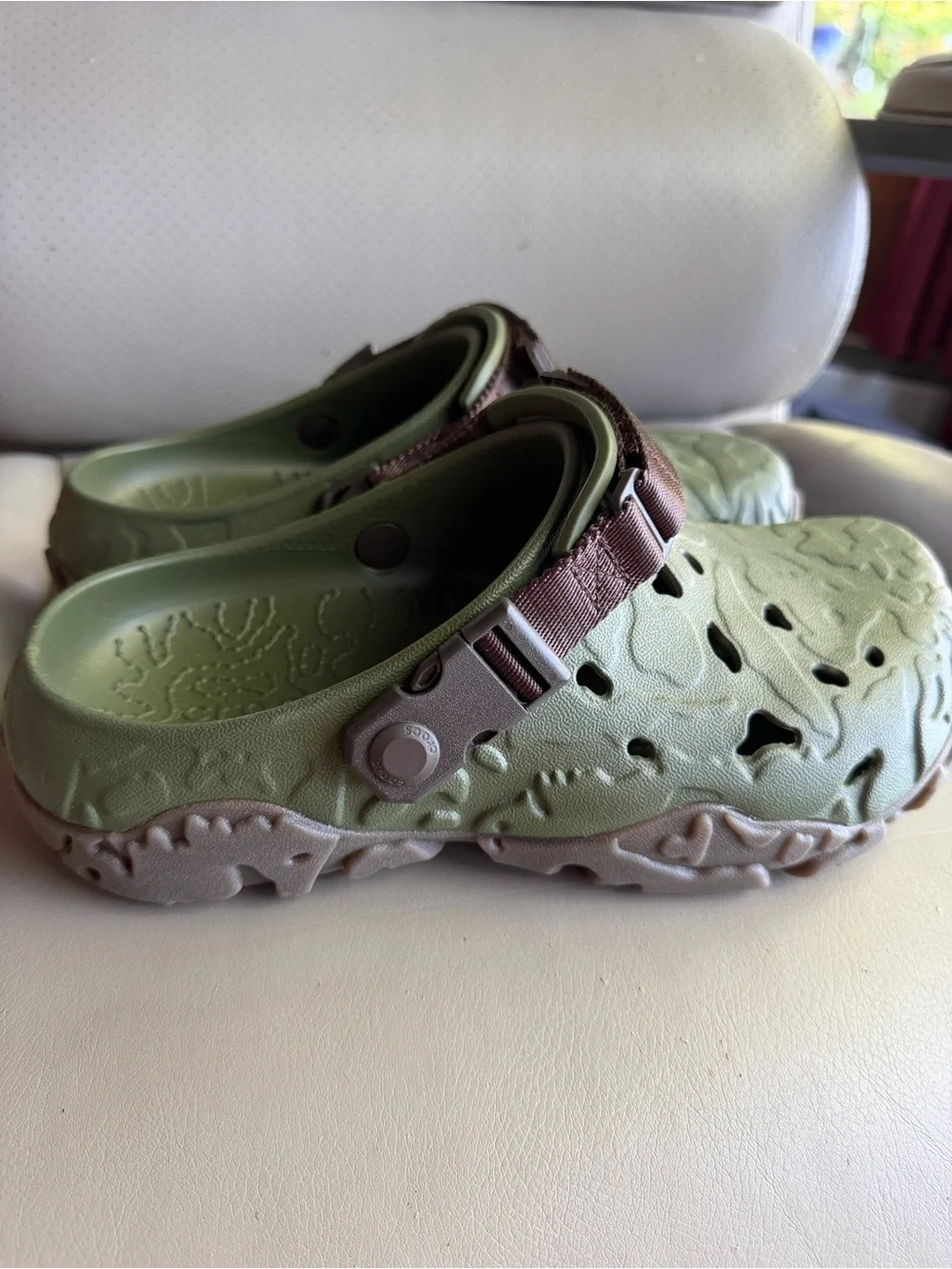 825 EUC Men’s Crocs All Terrain Atlas Green Clogs with Canvas Straps